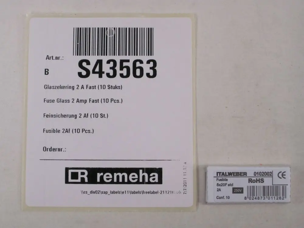 Produktetikett für Sicherungen von Remeha, mit der Bezeichnung „Sicherung 2AF“ und Informationen zu Menge und Spezifikationen der Sicherungen.